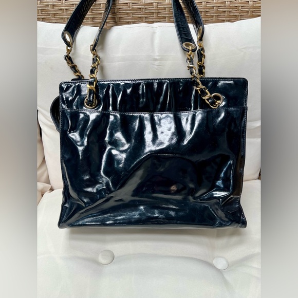 CHANEL 1995 24K Gold Hardware CC Logo Patent Leather Petit Shopping Tote Bag - Picture 3 of 15